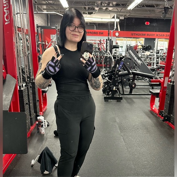 Meet your Posher, Tia - Picture 3 of 7